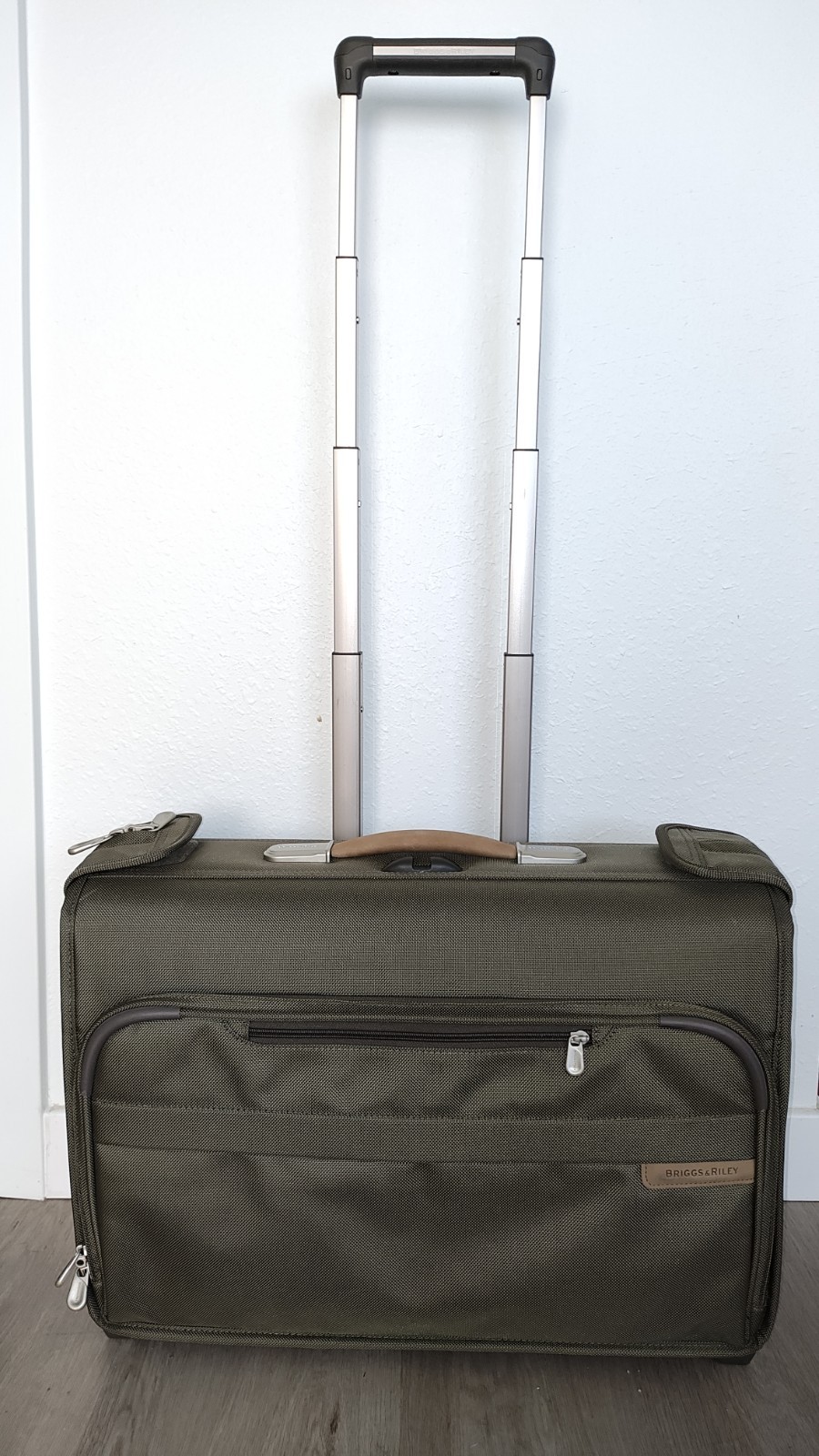 Very Good Briggs & Riley Baseline Wardrobe Bag Suitcase Special Travel Business